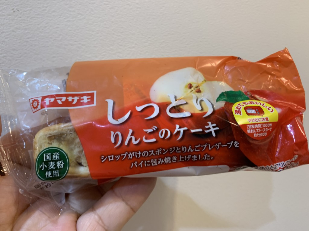 ヤマザキ しっとりりんごのケーキ